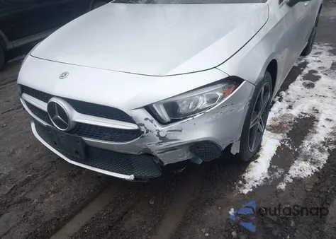 2019 Mercedes-Benz A 220 4Matic z USA, uszkodzony, nr VIN WDD3G4FB9KW009181